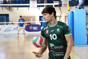 El joven jugador virgitano en acción.