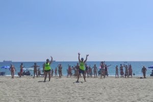 Decenas de personas han acompañado esta semana la emisión del Hoy por Hoy y las clases de baile gratuitas de la Academia Levántate y Baila que lo