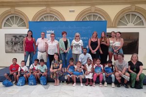 Los niños, sus familias de acogida y la Asociación Amigos del Sahara