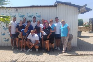 El equipo del Chiringuito D\'Maruja, desde donde esta semana se ha emitido el \'Hoy por Hoy Levante\'.