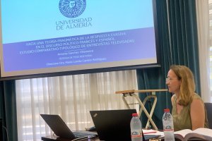Antonia Sánchez Villanueva en el inicio de la defensa de su tesis doctoral.