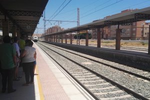 Llegada de un tren procedente de Madrid.
