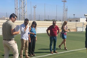 Visita a un campo de fútbol en La Mojonera.