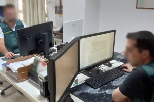 La Guardia Civil ha detenido a tres personas.