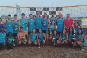 Los ganadores con el alcalde de Pulpí.