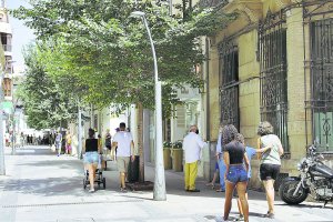 Ciudadanos almerienses caminando por la capital