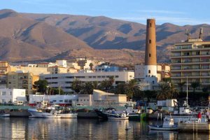 Los pescadores de Adra piden ayuda ante su \'dramática\' situación