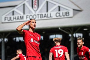 Un delantero que parece de otro planeta.