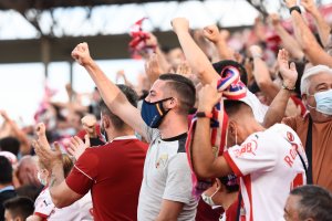 Abonados del Almeria en el Power Horse Stadium.