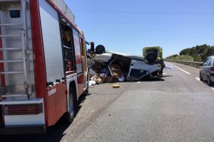 El primer suceso se produjo en la A7. Foto: BOMBEROS DEL LEVANTE