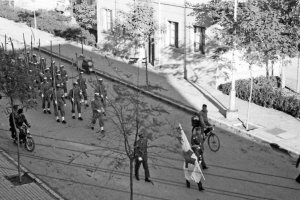 Uno de los desfiles habituales de la Cruz Roja.