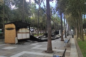 Vista de las casetas del pasado año después del incendio de siete de ellas