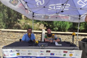 El alcalde pedáneo de Villaricos,  Juan Velasco, durante su participación ayer en el programa ‘Hoy por Hoy Levante’ emitido junto a las instal