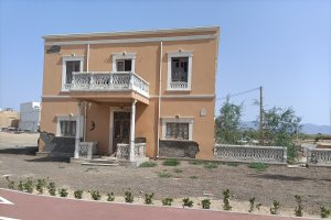 Fachada del chalet de La Marina