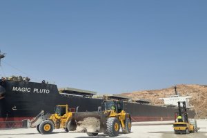 Foto del gigantesco buque ‘Magic Pluto’