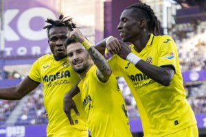 Álex Baena celebrando su segundo gol con el Villarreal.