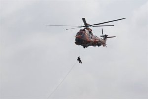 Un helicóptero ha rescatado a los tres varones.