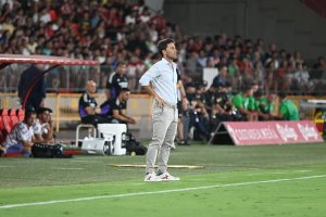 Rubi en la banda del Estadio de los Juegos Mediterráneos.