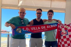 Luis David Sánchez (izquierda) junto a Diego Capel (que estará presente en el homenaje) y Guillermo Mirón.