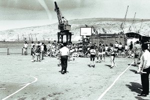 En medio del puerto se instalaba una pista.