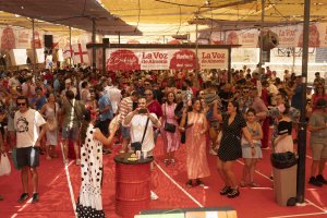 Un martes de buen ambiente en el ambigú de La Voz de Almería.