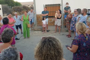 Adriana Valverde en el encuentro con los vecinos de La Cañada.