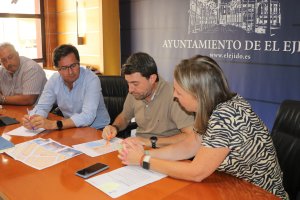 Firma del convenio para el nuevo campo.