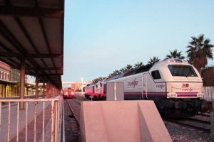 Tren en la Estación Ferroviaria de Almería.