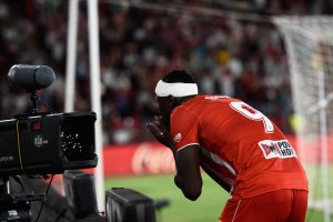 Umar Sadiq celebrando el gol que supuso la victoria ante el Sevilla.