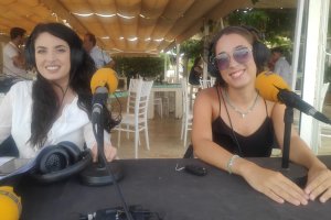 Marina Ginés y Claudia Rodríguez se despiden de la \'SER en la Playa\' desde Mojácar.