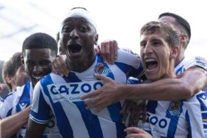 Umar Sadiq celebrando su primer gol con la Real Sociedad.