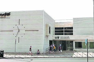 La Estación Intermodal, uno de los ‘puntos calientes’ en el transporte de viajeros con taxis que operan sin licencia.