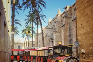 Los escolares visitarán durante el recorrido los principales monumentos del patrimonio de la capital.