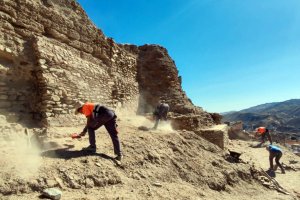 Labores de conservación en el Castillo de Tabernas.