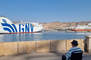 Salida del ferry en el Puerto de Almería  (FOTO: APA)