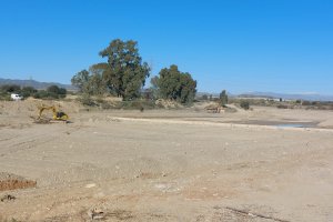 Trabajos de acondicionamiento en un cauce almeriense.