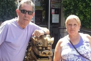 Santi y su esposa en una foto de archivo.