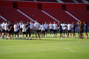 Charla del entrenador para preparar la sexta jornada en Primera División.