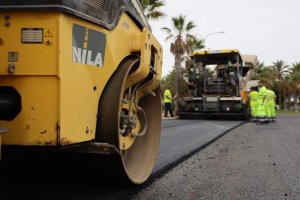 Nuevo pavimento en las calles de Almerimar.