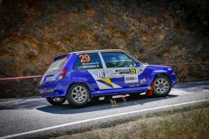,José Juan Almodóvar Rodríguez en acción con su Renault 5 Gt turbo.
