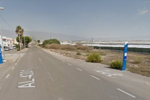 Punto en el que están las paradas del autobús, sin paseo de peatones o señalización de control de velocidad cercanos. (FOTO: Google Maps)