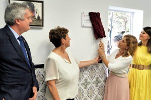 Descubrieron una placa en honor a la inauguración.