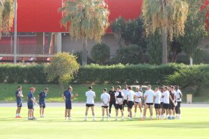 Jaume Torras, el segundo de Rubi, dirige el entrenamiento.