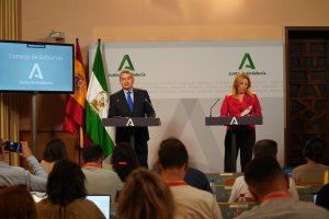 Antonio Sanz y Carolina España.