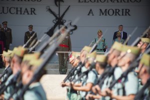 Desfile de unidades ante el general Rodríguez y el general Marín