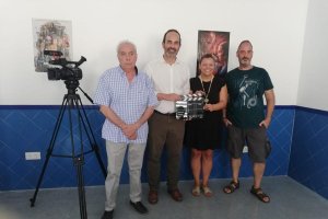 Las autoridades carboneras visitan la primera escuela de cine de la provincia.