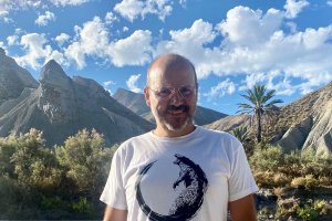 Víctor Matellano, el pasado agosto en la Rambla Viciana de Tabernas.