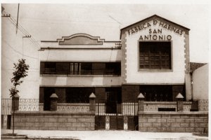 La fábrica y la vivienda anexa de Diego Rodríguez fue diseñada por Guillermo Langle en 1943 en un solar de la Avenida de la Estación.