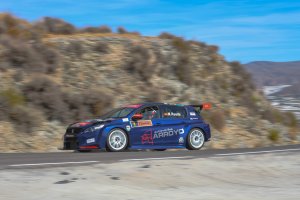 El vencedor Manuel Rueda Sánchez con Peugeot 308 TCR