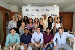 Alumnos ISAM junto a Germán Fernández, CEO de la escuela de negocios